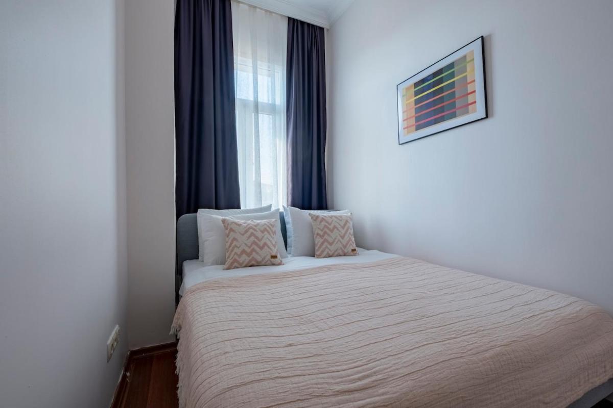 Daire High-ceiling 3-bedroom İstanbul