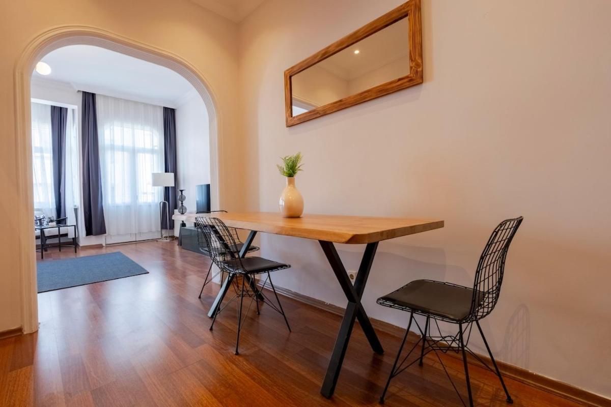 High-ceiling 3-bedroom * İstanbul