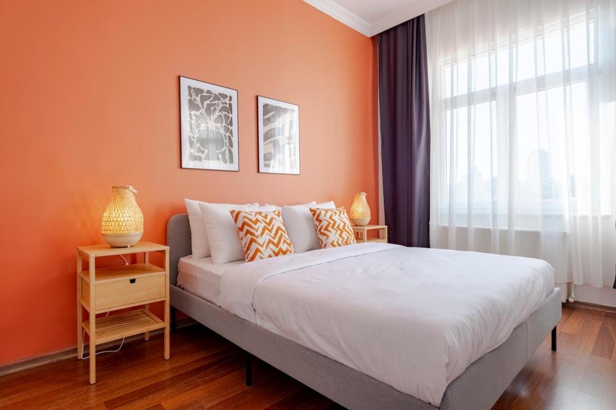 Daire High-ceiling 3-bedroom İstanbul