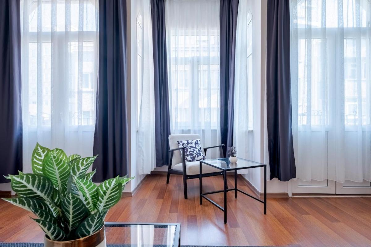 High-ceiling 3-bedroom * İstanbul