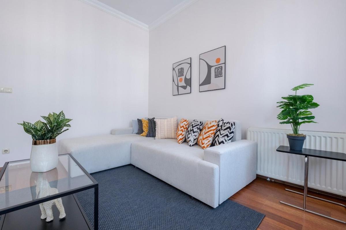 High-ceiling 3-bedroom Apartment