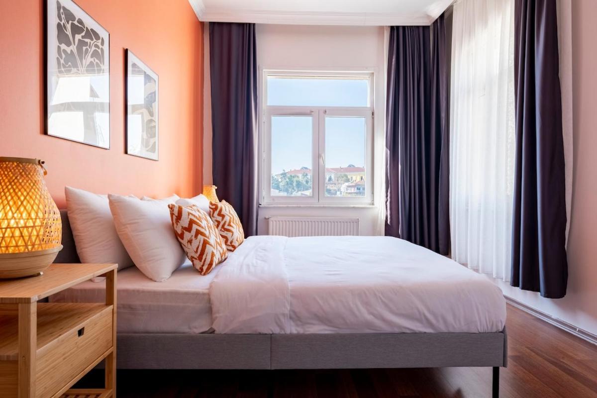 High-ceiling 3-bedroom Daire *