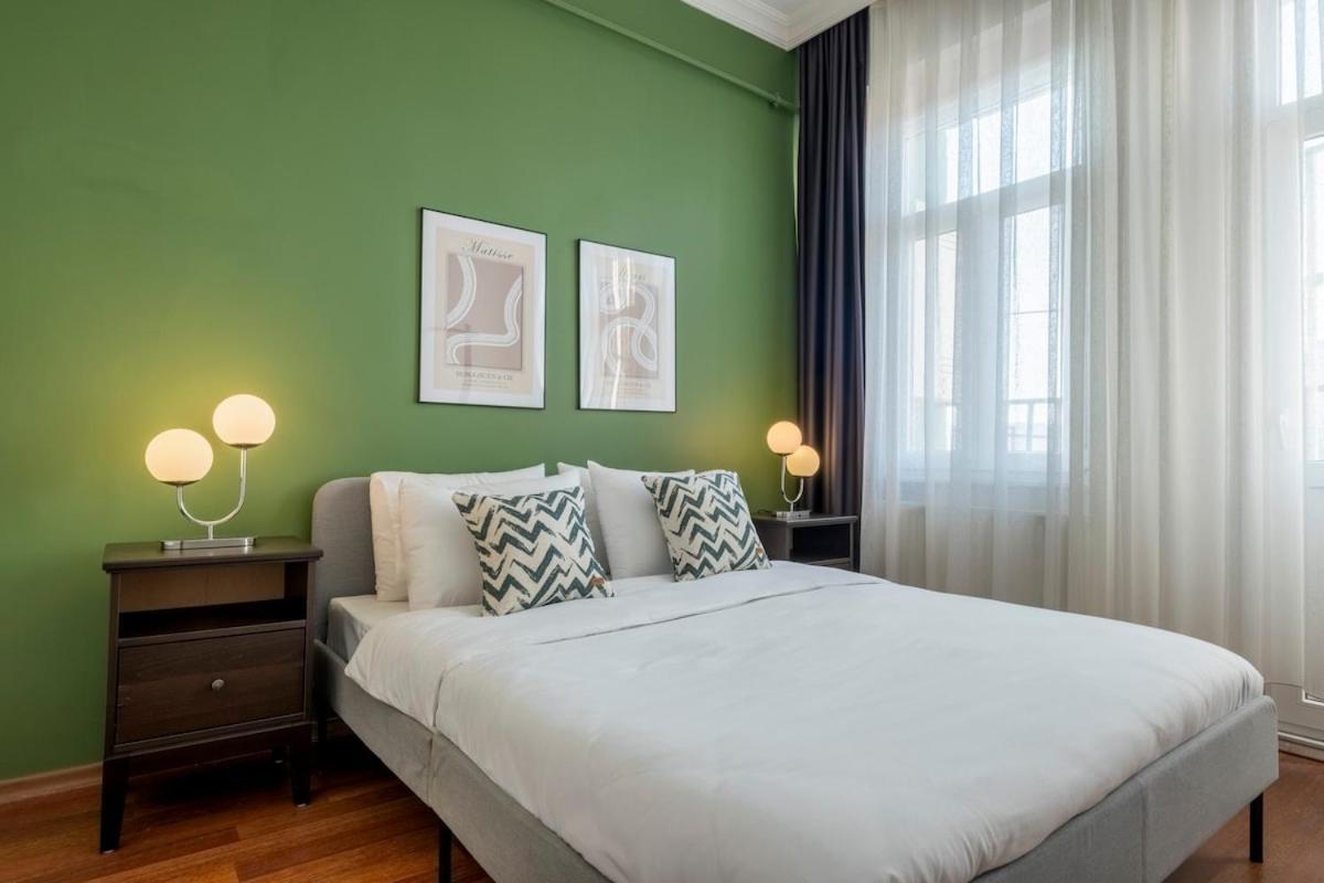 Daire High-ceiling 3-bedroom İstanbul