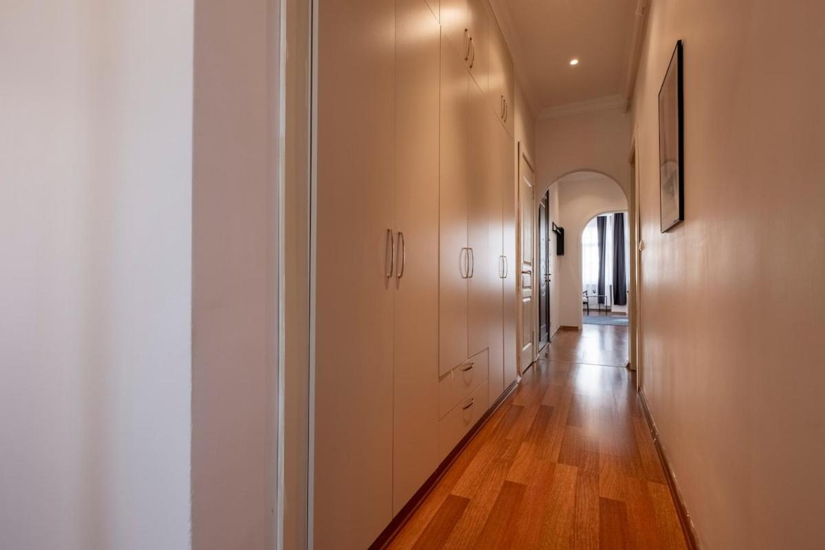 High-ceiling 3-bedroom *