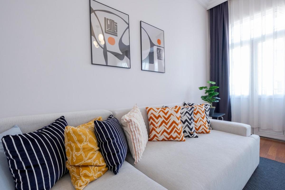 High-ceiling 3-bedroom Daire
