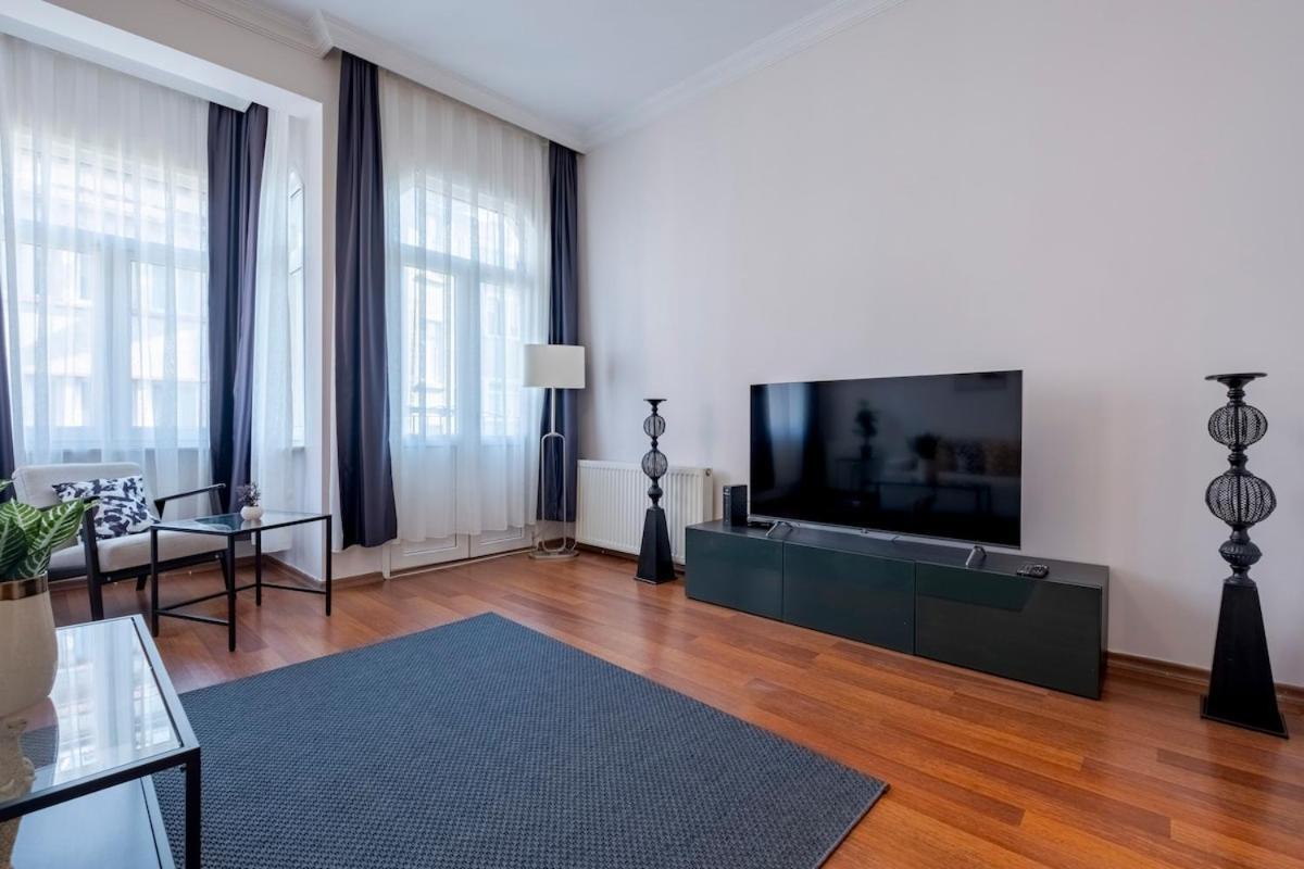 High-ceiling 3-bedroom Daire *